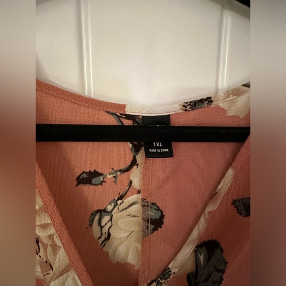 SHEIN 1X flower top - Picture 6 of 7